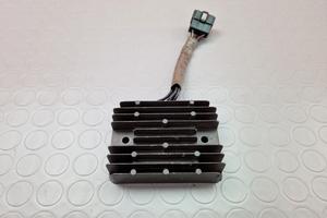 REGOLATORE TENSIONE SUZUKI GSXR 1000 2001 2002