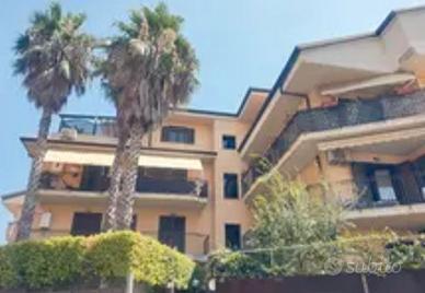 5 vani con GARAGE GRANDE E POSTO AUTO CATASTATO 