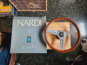 Volante Nardi in legno