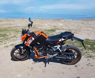 Moto KTM Duke 125 (Ottobre 2016) - Bassi km