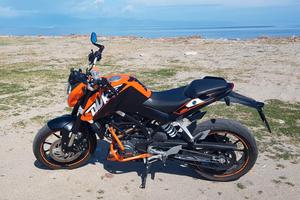 Moto KTM Duke 125 (Ottobre 2016) - Bassi km