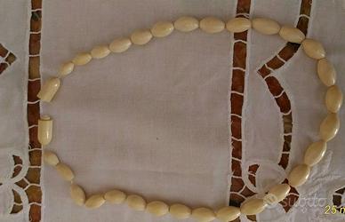 COLLANA IN PERLE PREGIATE DI AVORIO