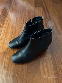 Stivaletto con tacco Bata