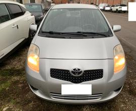 TOYOTA Yaris 1.0 UN PROPRIETARIO