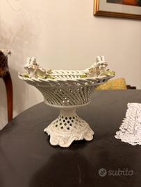 Cestino in porcellana intrecciata con fiori