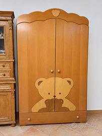 Set cameretta bambino: armadio e culla in legno