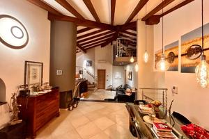 Elegante villetta a schiera con giardino e garage