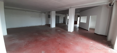 Magazzino, laboratorio garage, commerciale 150 mq