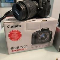 Canon EOS 700D + 3 obiettivi + accessori