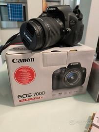 Canon EOS 700D + 3 obiettivi + accessori