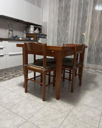 Tavolo da cucina + 4 sedie