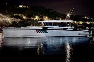 AXOPAR 37 XC Cross Cabin
