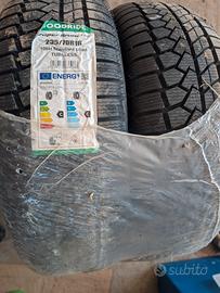 gomme 4 stagioni  275 70 R16 goodride