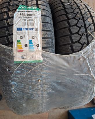 gomme 4 stagioni  275 70 R16 goodride