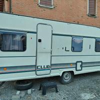 Caravan Burstner completo di veranda