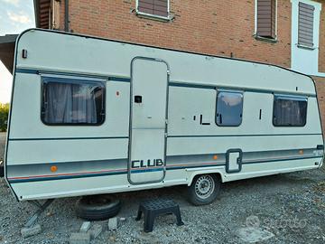 Caravan Burstner completo di veranda