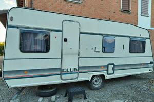 Caravan Burstner completo di veranda