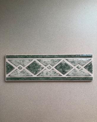 Listello in ceramica 6x20 verde lucido geometrico