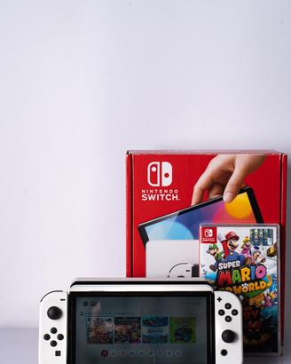 Nintendo Switch versione OLED + custodia e mario3D