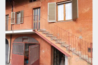 Clavesana (CN), casa con terreno