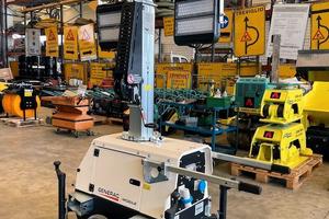 TORRE FARO LED 4X240W NUOVA