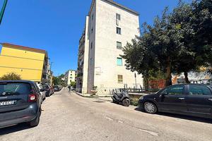 3 LOCALI A NAPOLI