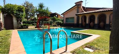 Villa mq 220 unico livello con piscina