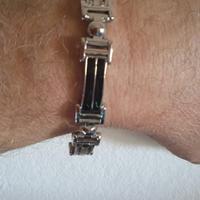 due bracciali, uomo e donna