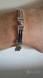 due bracciali, uomo e donna