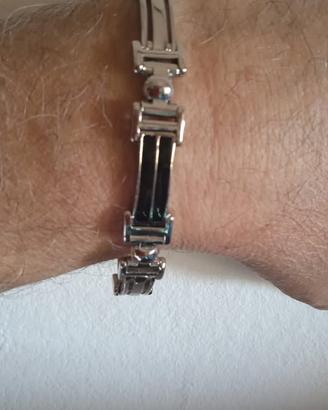 due bracciali, uomo e donna