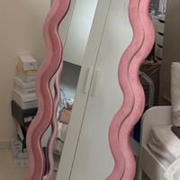 Specchio  sagomato rosa