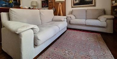 2 divani + altro divano gemello in omaggio