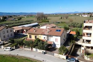 PORZIONE DI BIFAMILIARE A FOLIGNO