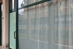 Locale commerciale con quattro vetrine parcheggio