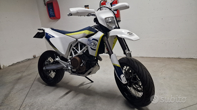 Husqvarna 701 supermoto