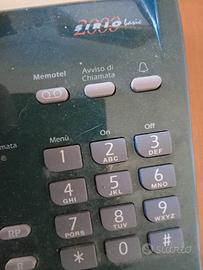 telefono  fisso vintage verde con tasti e cornetta