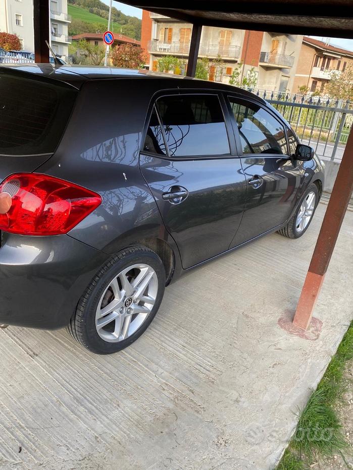 TOYOTA Auris