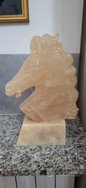 cavallo in alabastro 