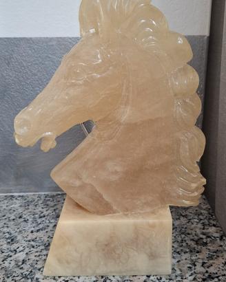 cavallo in alabastro 