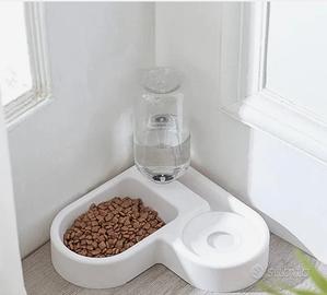 Dispenser cibo per cani e gatti 