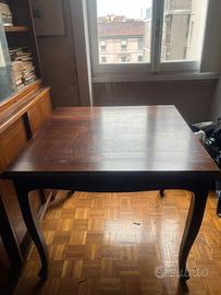 Tavolo quadrato in legno