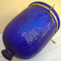 Lampadario in vetro blu, finemente lavorato