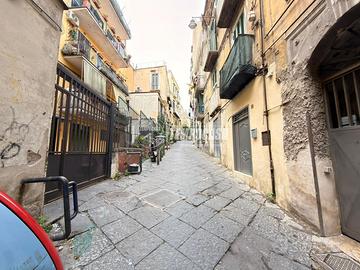 AMPIO LOCALE COMMERCIALE