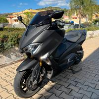 T max 530 sx abs sport ed AKRAPOVIC 11700 km 2018