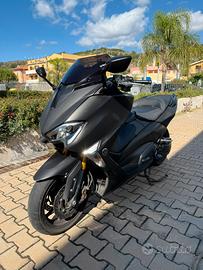 T max 530 sx abs sport ed AKRAPOVIC 11700 km 2018