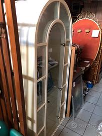 2 vetrine  con luci e ripiani in vetro