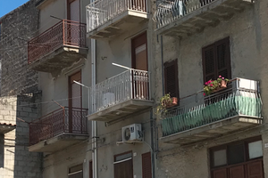 Casetta a schiera pieno centro CAMPOFRANCO CL