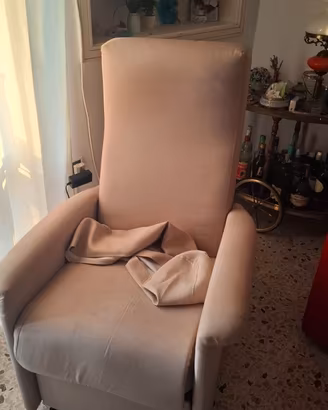 Poltrona relax per anziani e sollevatore elettrico
