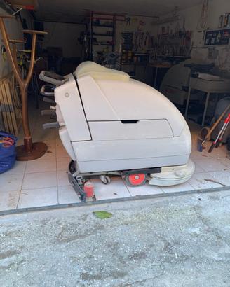 Lavasciuga pavimenti Comac Media 22/24