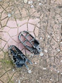 Suzuki Drz  400 pedane pilota originali.